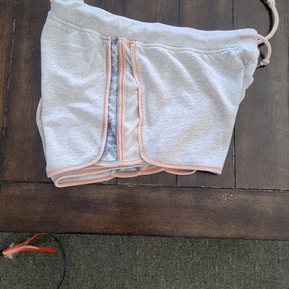 XL LOT OF 4 SHORTS AND 2 T-SHIRTS O'NEILL  RIP CURL,  LOFT , OLD NAVY - Picture 2 of 16